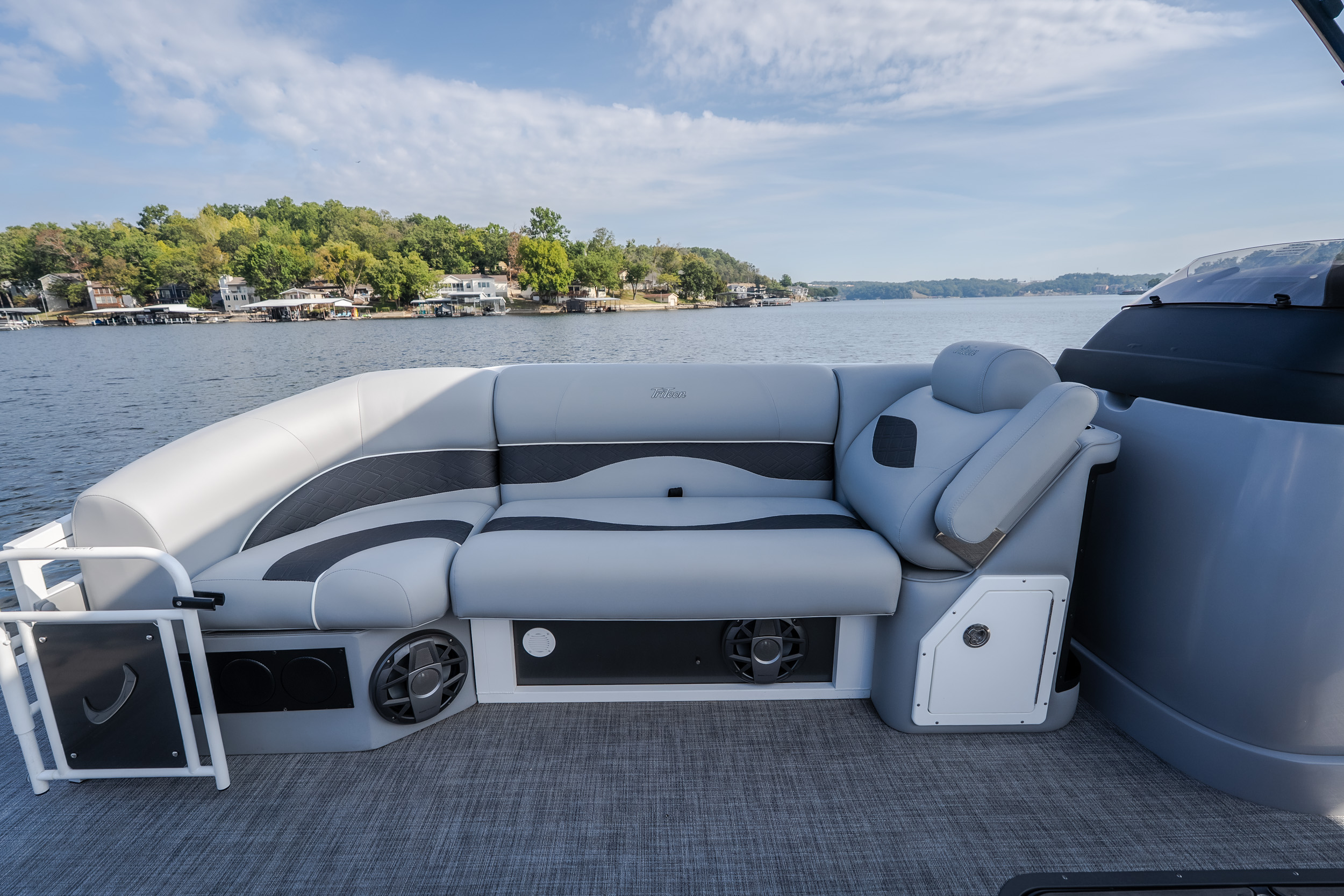 2025 JC Tritoon NepToon 25TT Sport DSL, Bow Chaise Arms - Image 36