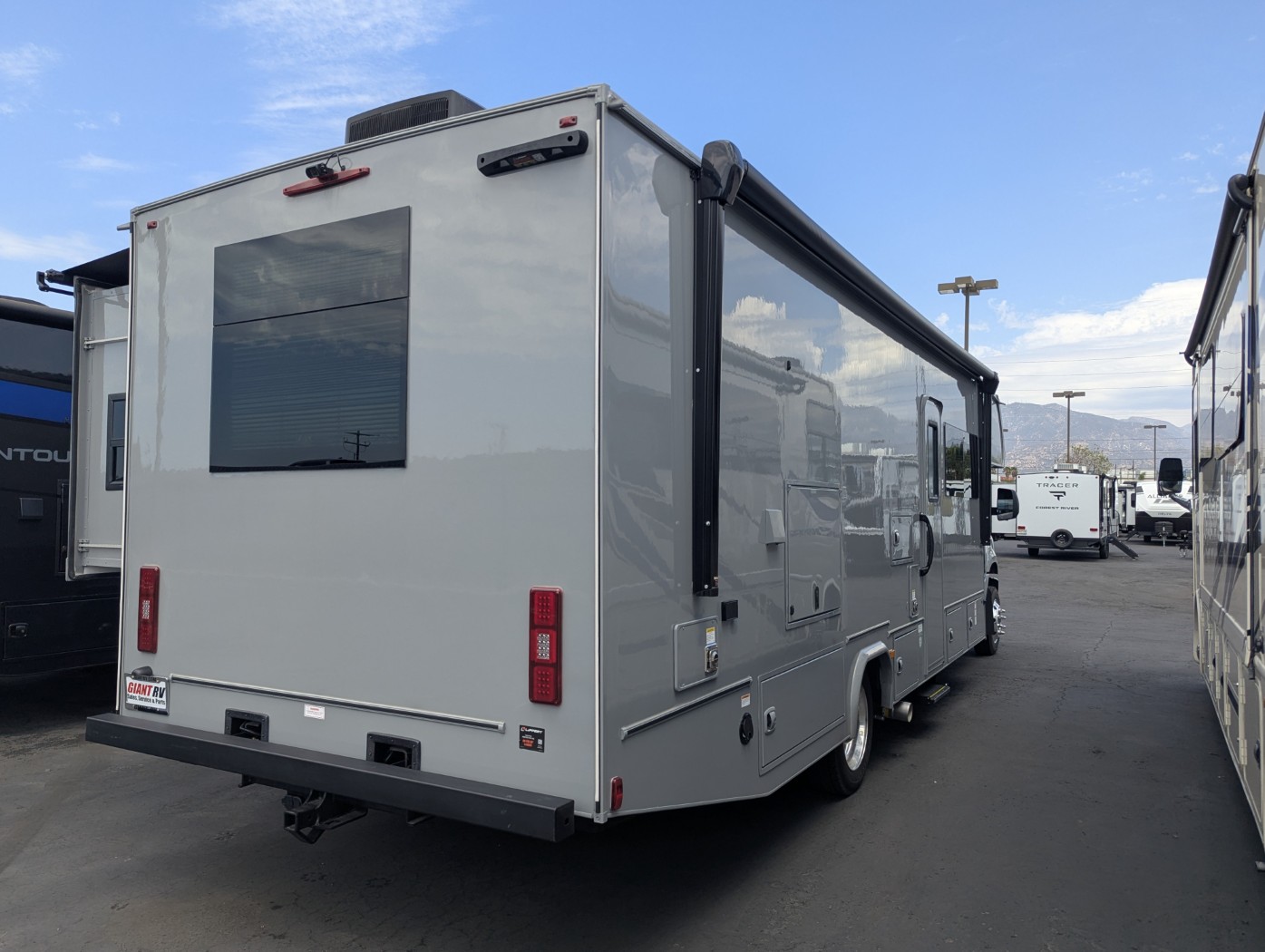 2027 Coachmen Entourage 330DS - Image 7