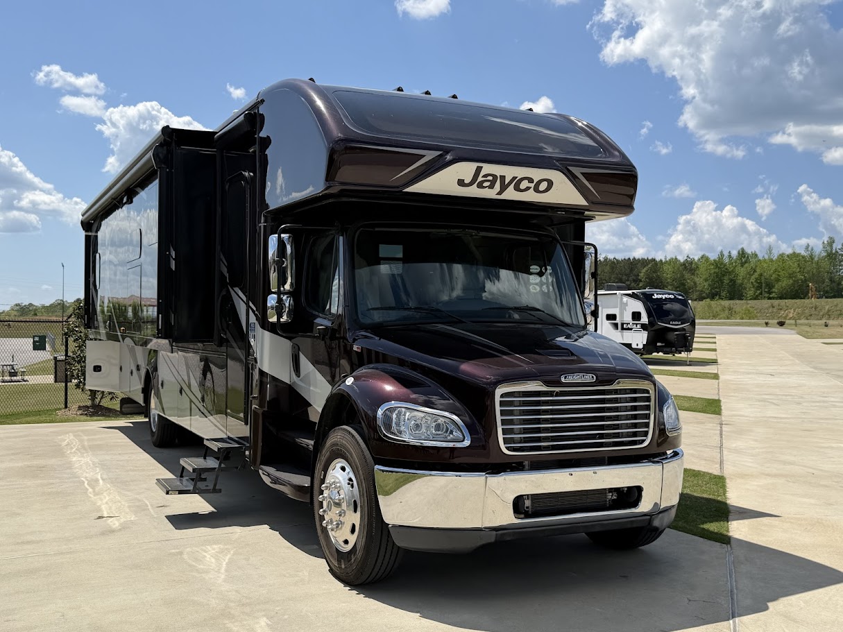 2022 JAYCO SENECA 37M - Image 1