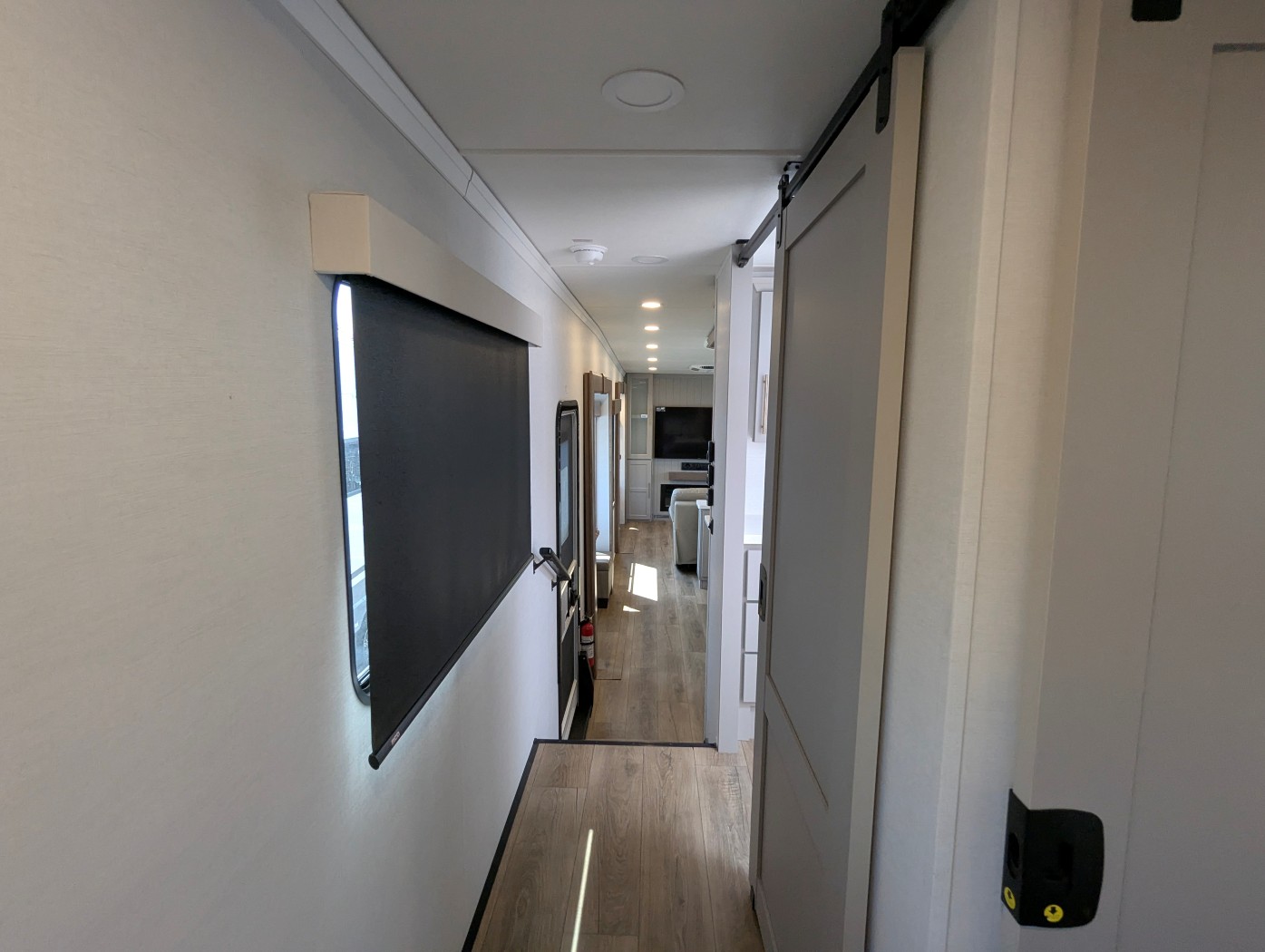 2025 Alliance RV Paradigm 375RD - Image 15