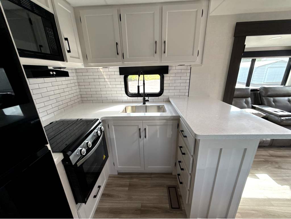 2027 VENTURE RV SPORTTREK 336VRK - Image 15