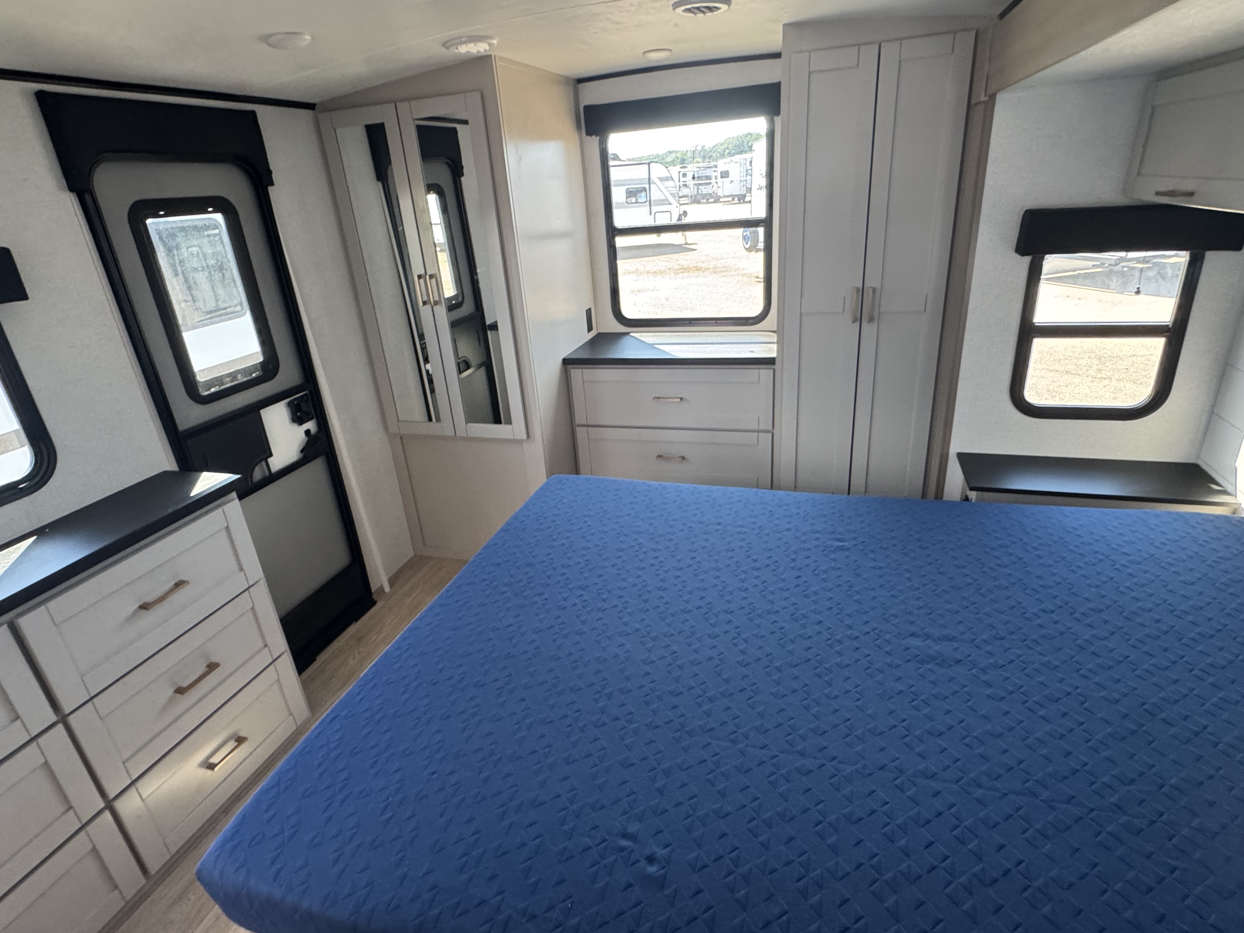 2027 JAYCO JAY FEATHER 26FK - Image 19