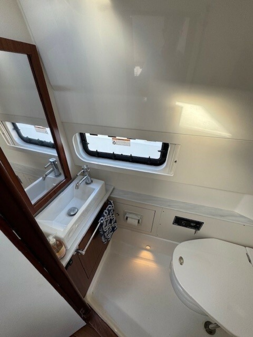 2023 PURSUIT S 428 Sport Base - Image 10