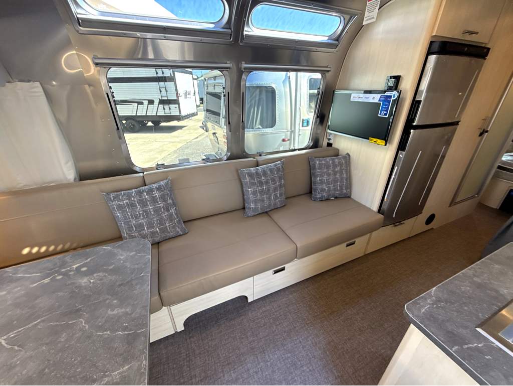 2026 AIRSTREAM FLYING CLOUD 25FBQ - Image 10