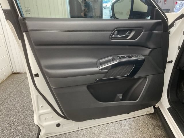 2024 Nissan Pathfinder Utility 4D SV 4WD - Image 14