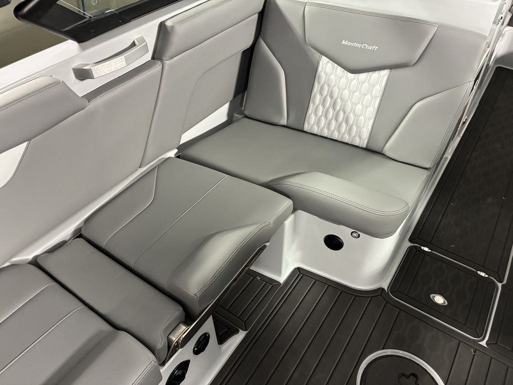 2026 MasterCraft XT24 - Image 35