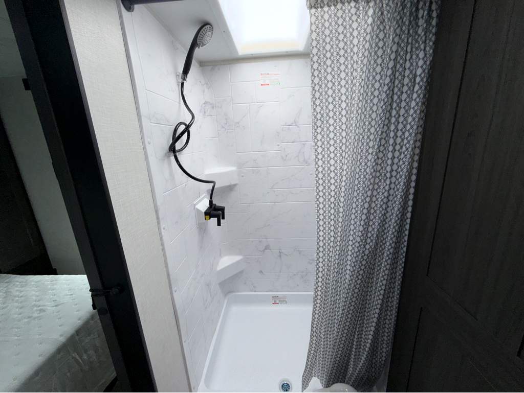 2026 VENTURE RV SPORTTREK STINGER 232VRL - Image 24