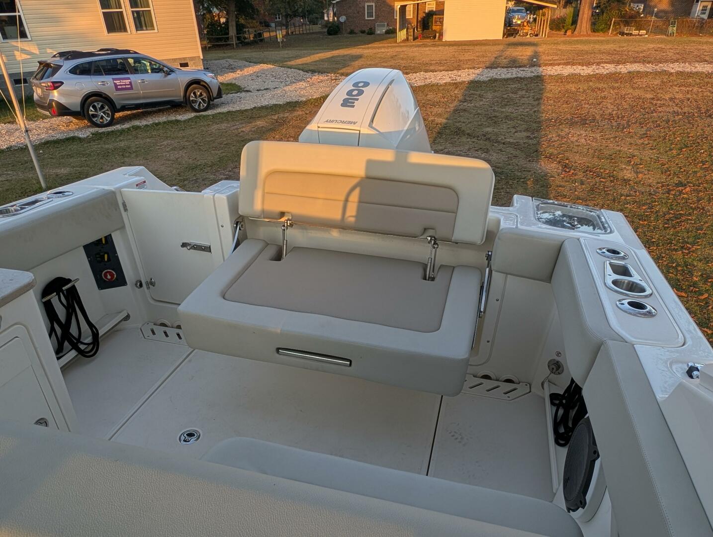 2023 Boston Whaler 240 Vantage - Image 24