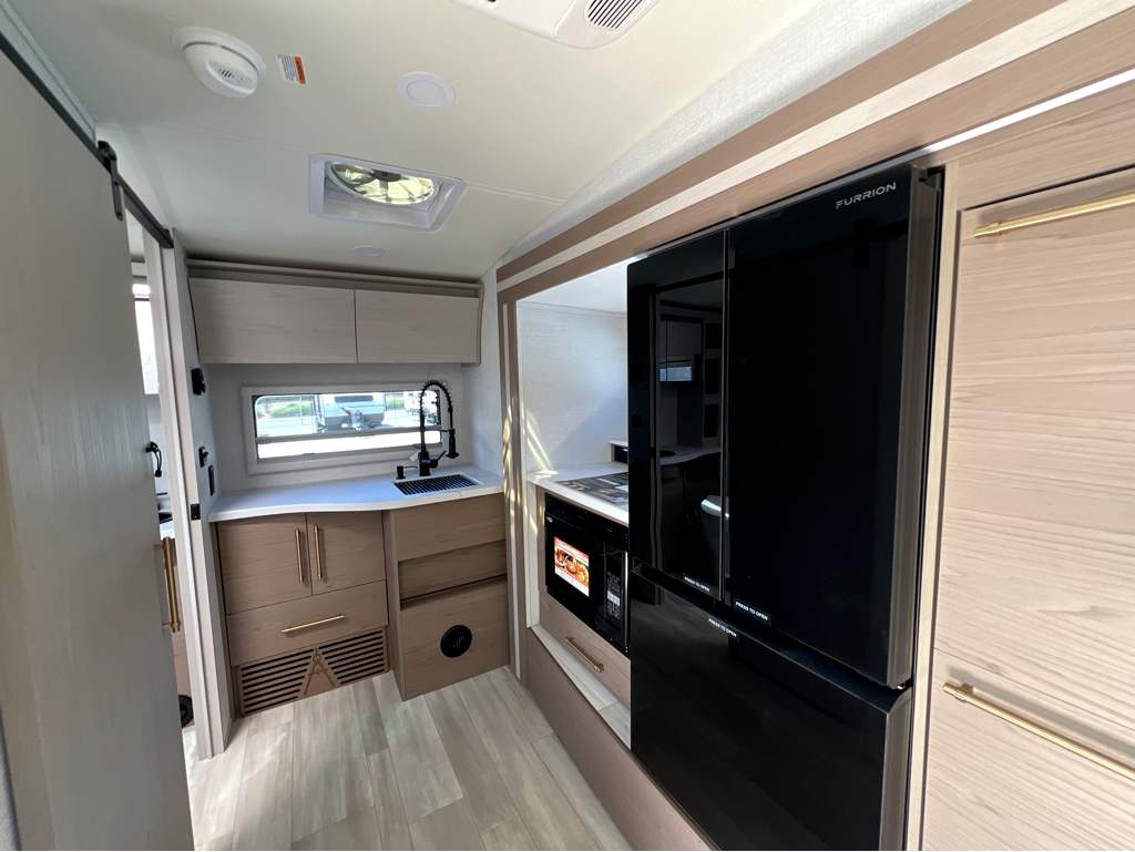 2025 GRAND DESIGN SERENOVA 150HL - Image 9