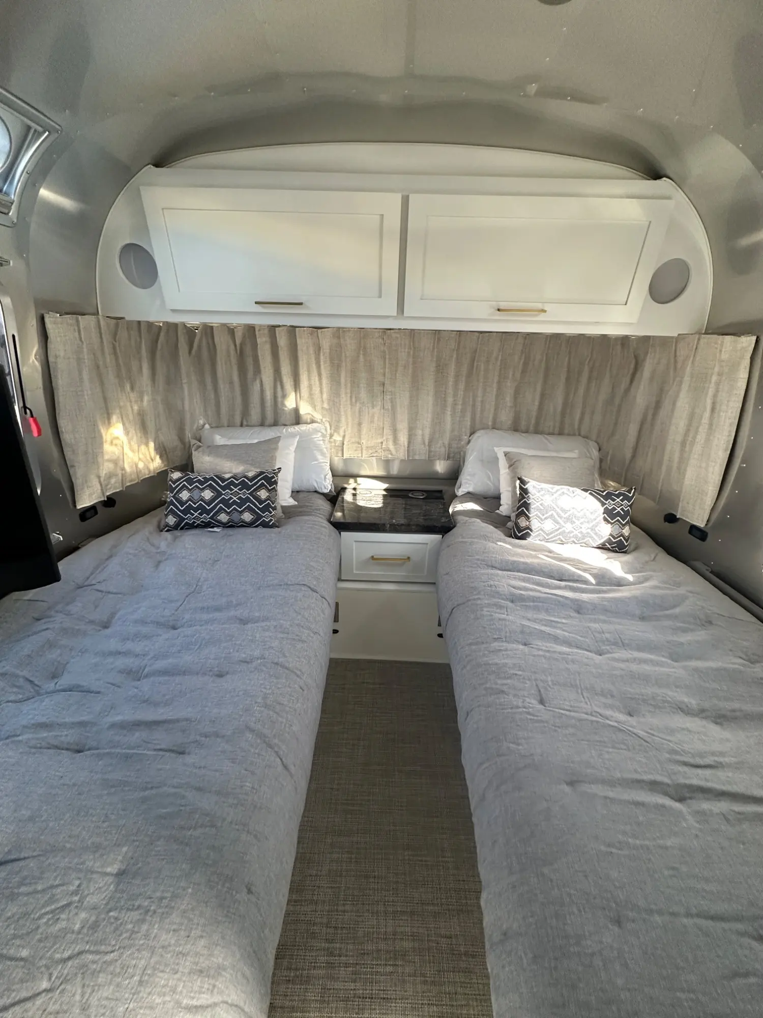 2027 Airstream Classic 33FBT - Image 10