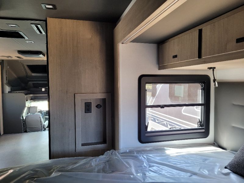 2026 Grand Design Lineage Series F 31ZW5 - Image 19