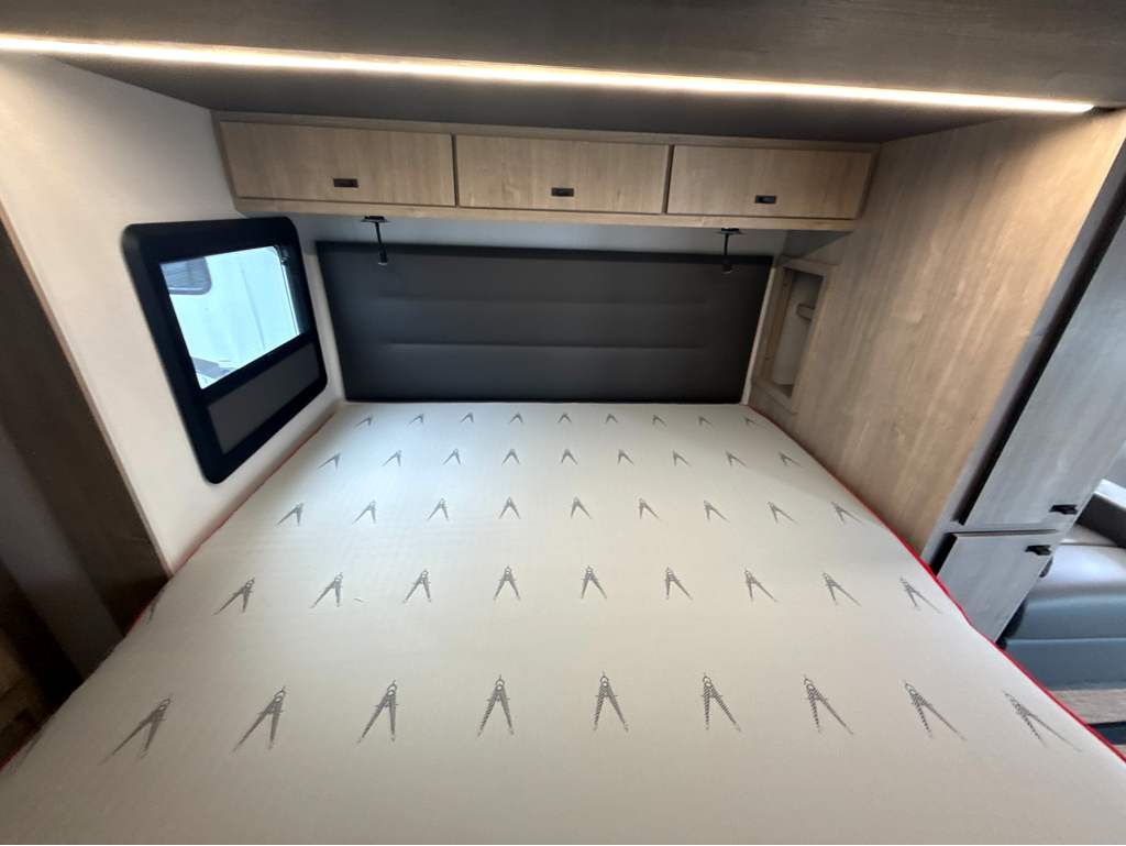 2025 Grand Design Lineage Series M 25FW - Image 20