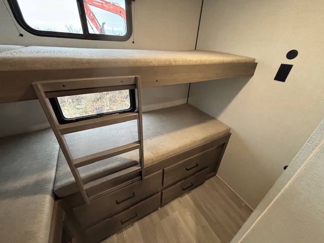 2026 Grand Design Transcend 305BHT - Image 37
