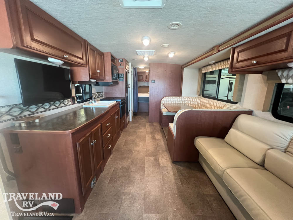 2014 Winnebago Vista 31KE - Image 3