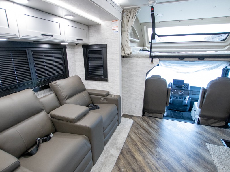 2025 Jayco Seneca 37M - Image 18