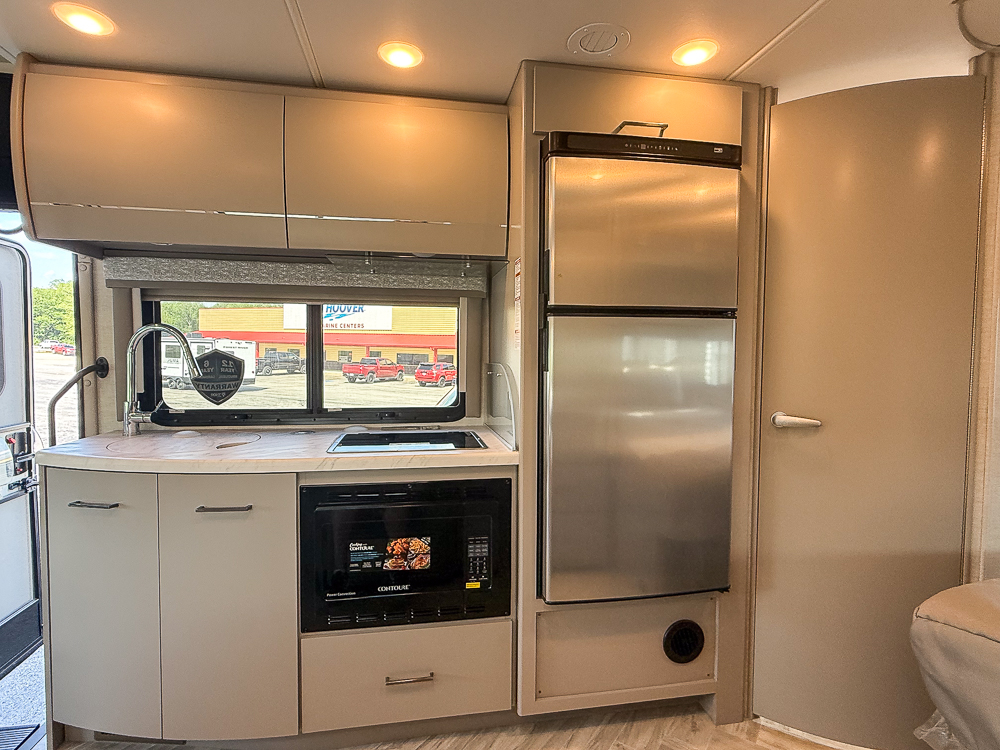 2025 THOR MOTORCOACH 24TT - Image 44