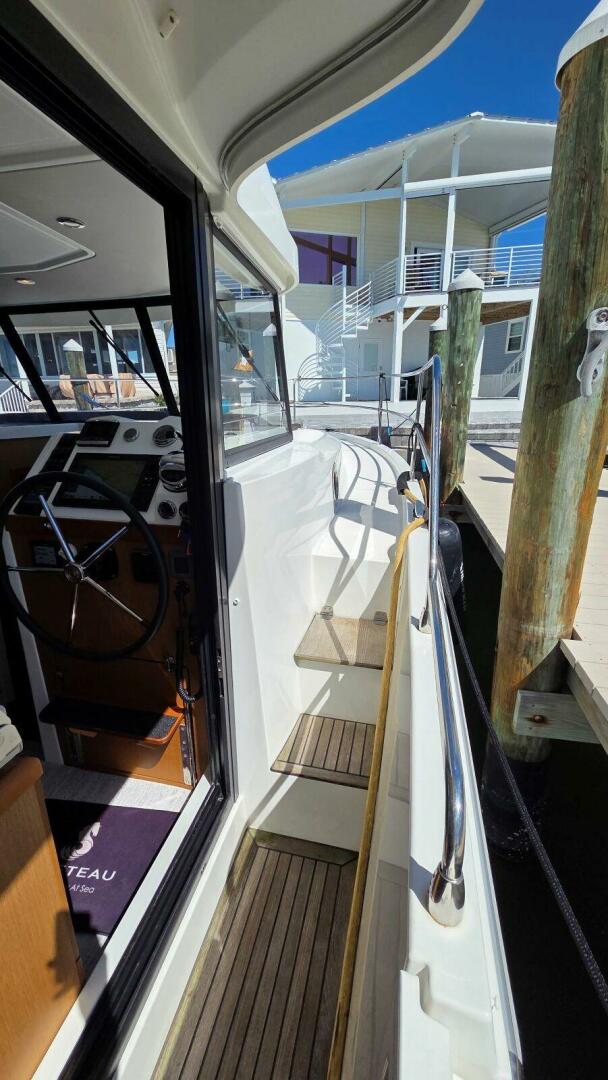 2019 Beneteau Swift Trawler 35 - Image 9