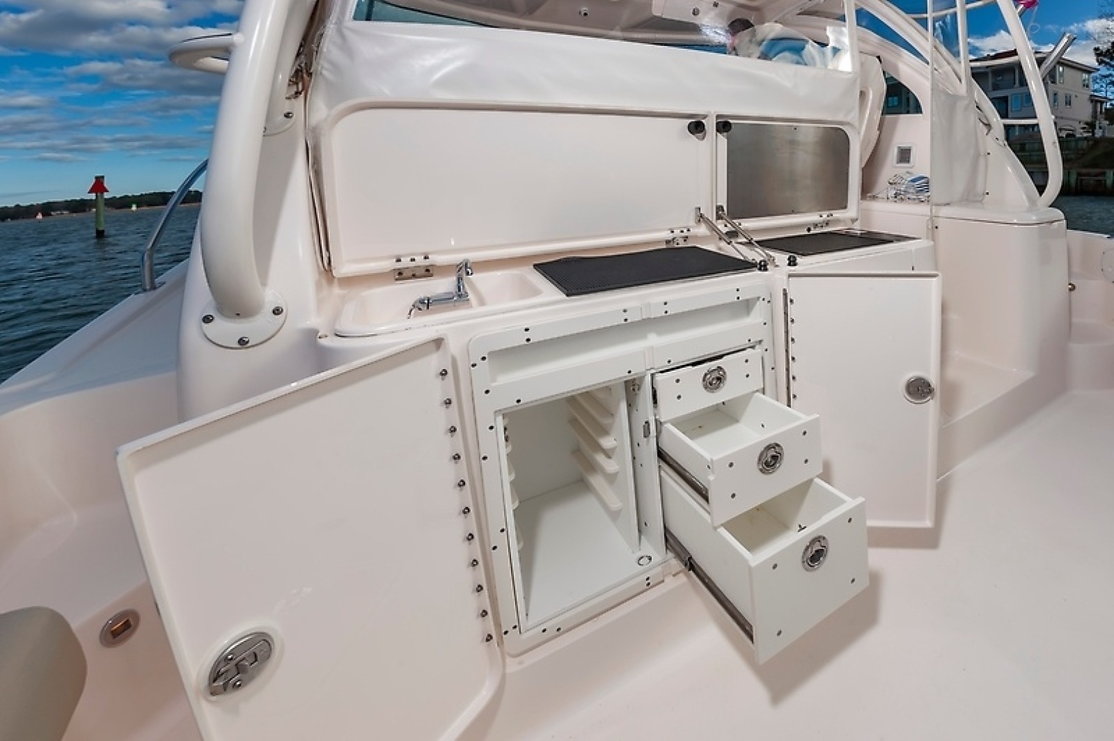 2015 PURSUIT 385 OS Base - Image 12