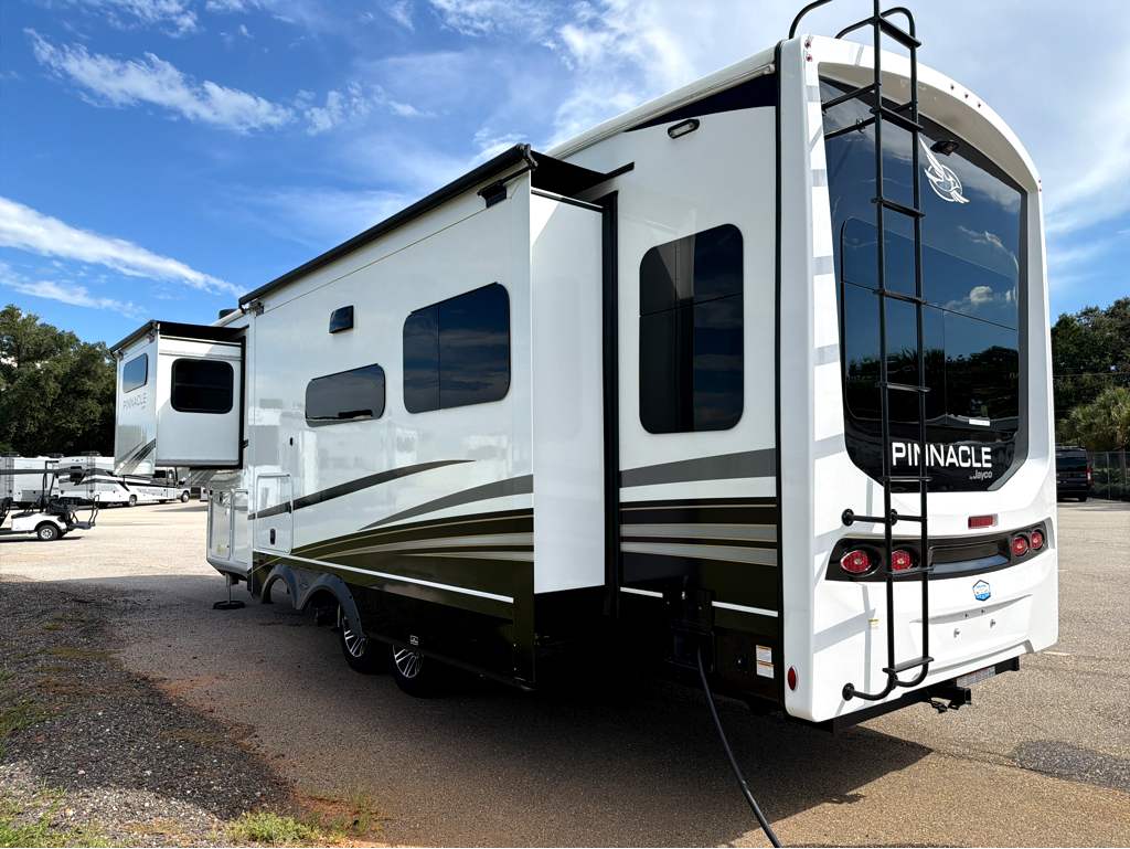 2025 JAYCO PINNACLE 32RLTS - Image 4