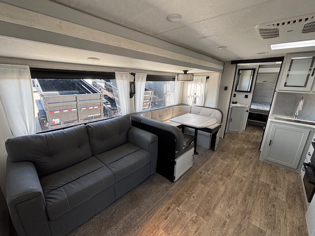 2022 Forest River Vibe 28BH - Image 15