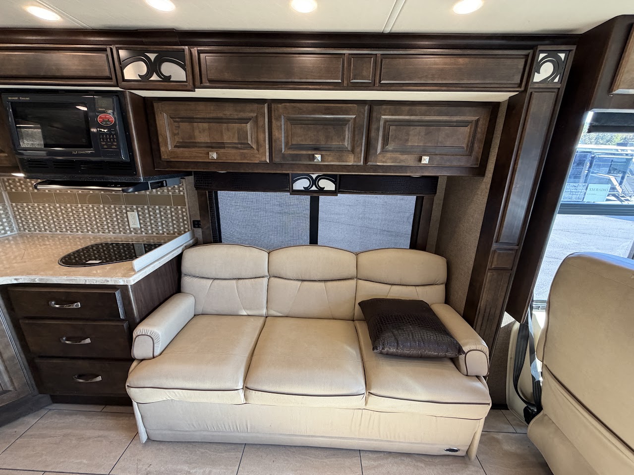 2017 TIFFIN ALLEGRO BREEZE 32BR - Image 13