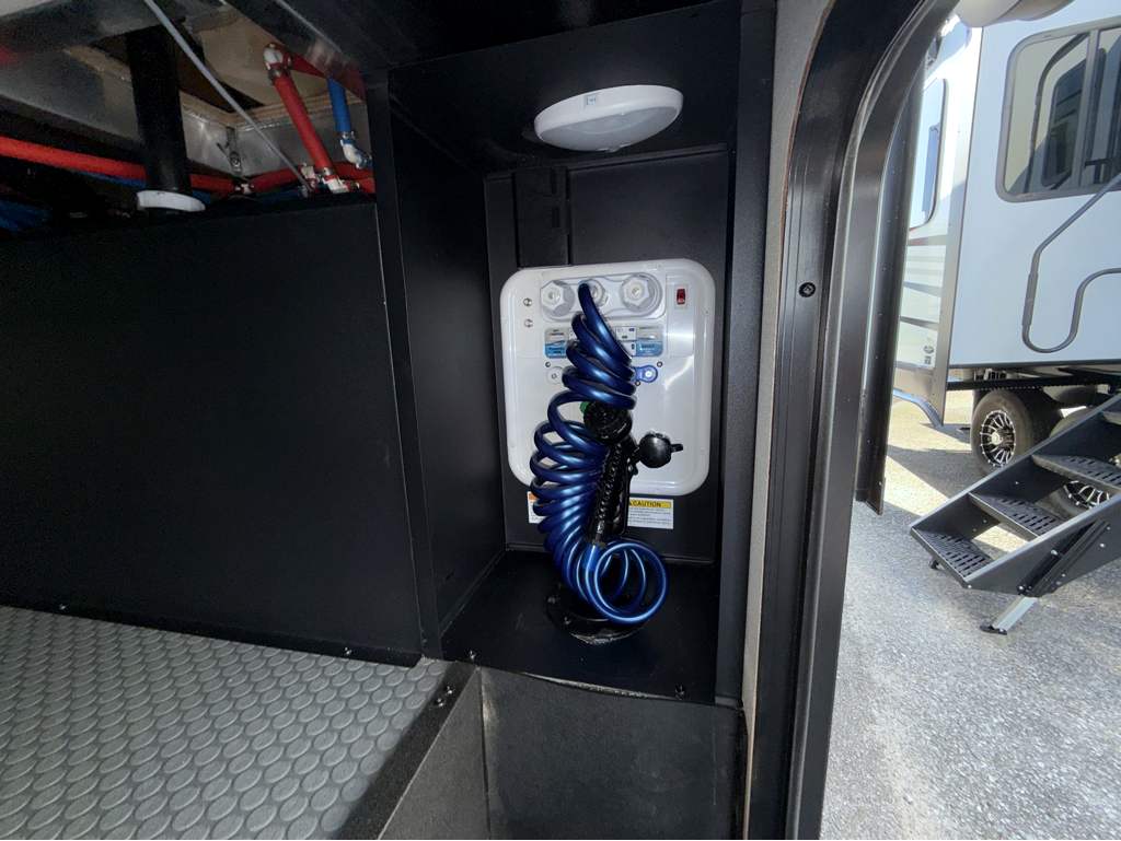 2026 VENTURE RV SPORTTREK 303VIK - Image 9