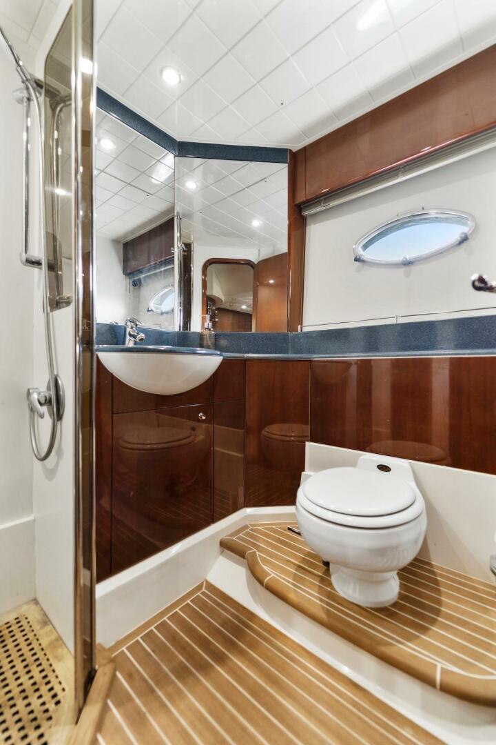 2002 Princess V65 - Image 19
