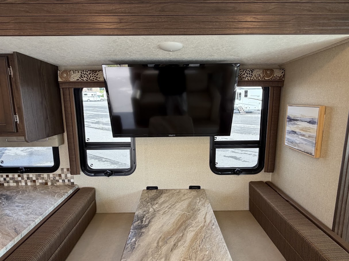 2019 COACHMEN PURSUIT 31BH - Image 16