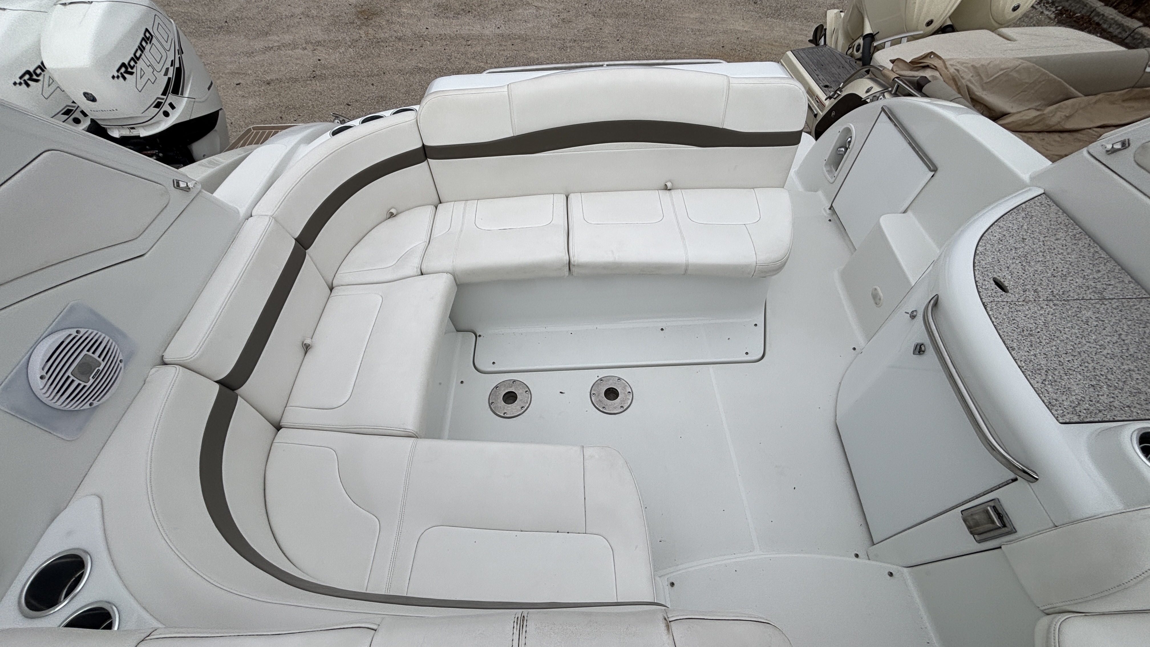 2005 Formula F31PC - Image 12