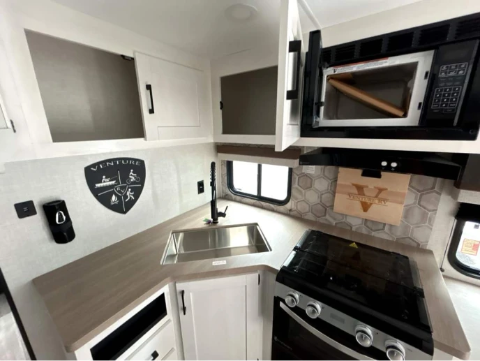 2027 VENTURE RV SIENNA 241VRD - Image 8
