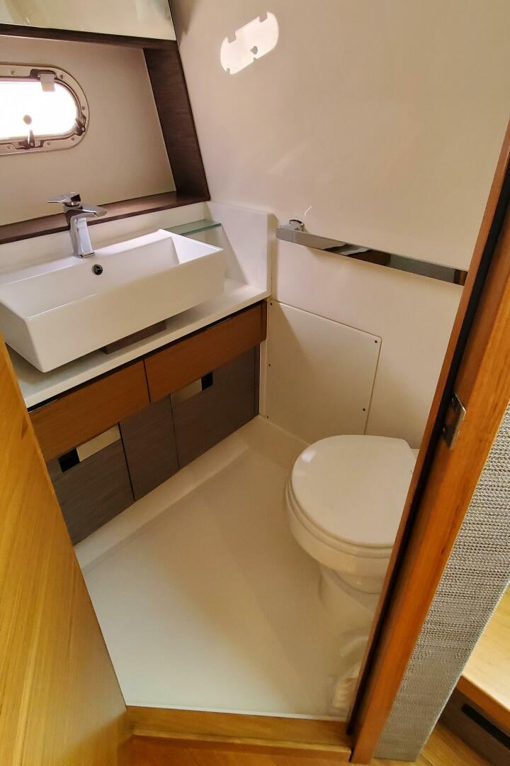 2021 TIARA YACHTS TIARA YACHTS 38 LS Base - Image 23