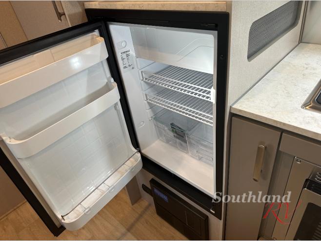 2026 Airstream Caravel 22FB - Image 9