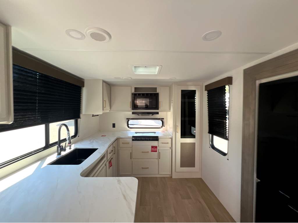 2026 GRAND DESIGN TRANSCEND 285RKT - Image 10