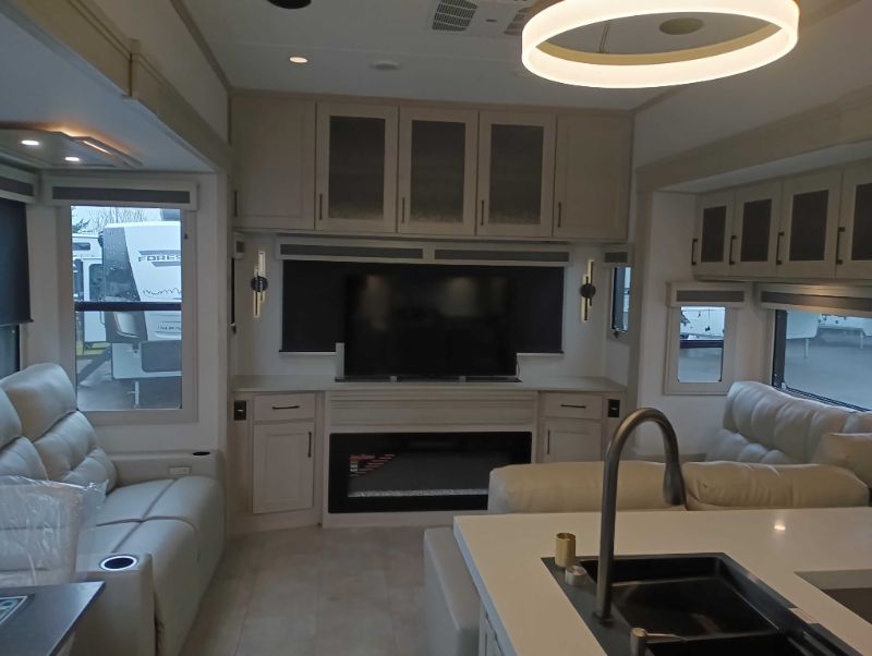 2025 Grand Design Solitude 388MBS - Image 5