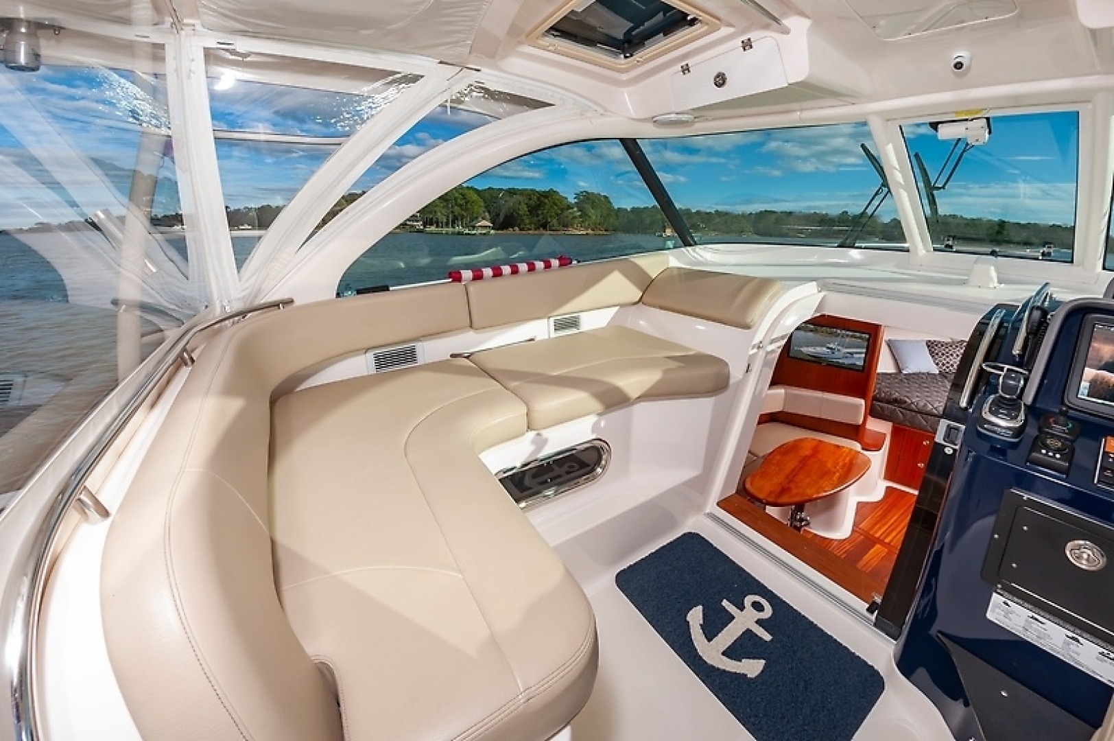 2015 PURSUIT 385 OS Base - Image 16