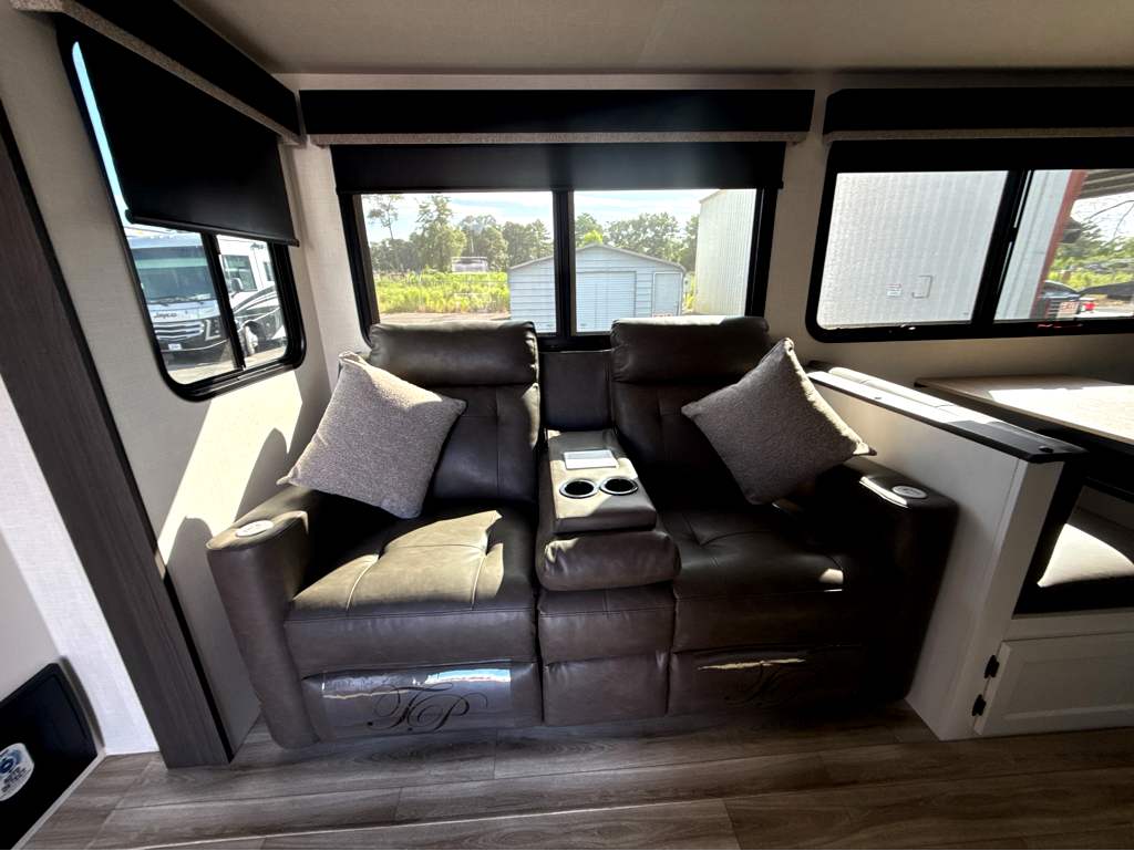 2027 VENTURE RV SPORTTREK 292VRB - Image 8