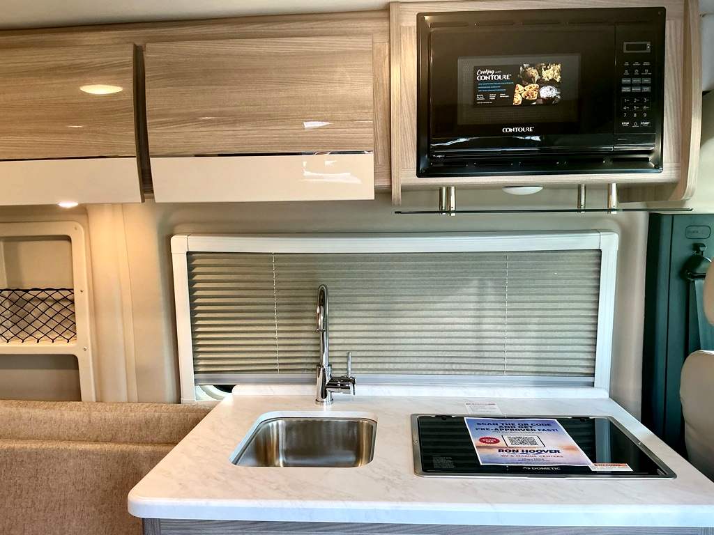 2025 THOR MOTORCOACH 18G - Image 8