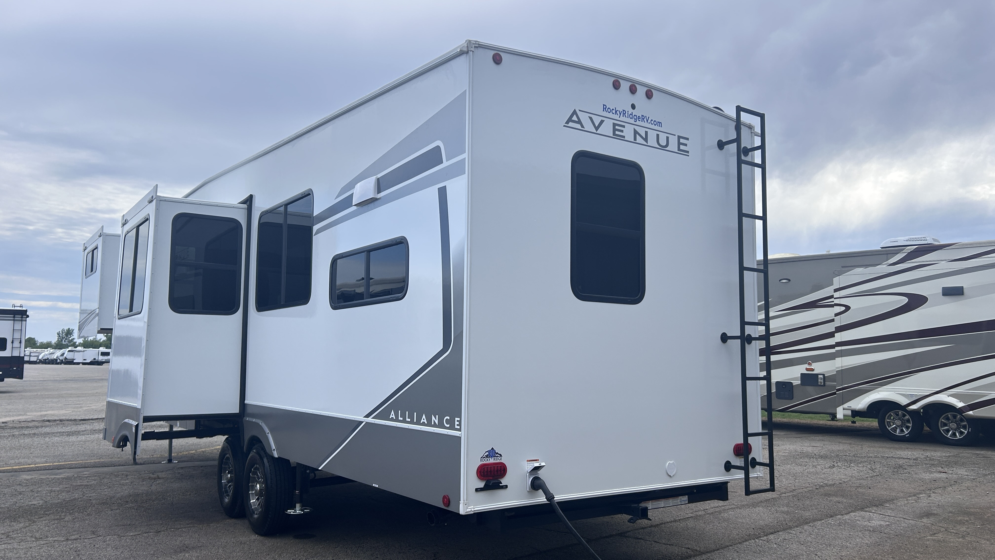 2026 Alliance RV Avenue 35RKS - Image 5