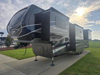 2023 KEYSTONE MONTANA LEGACY 3761FL - Image 3