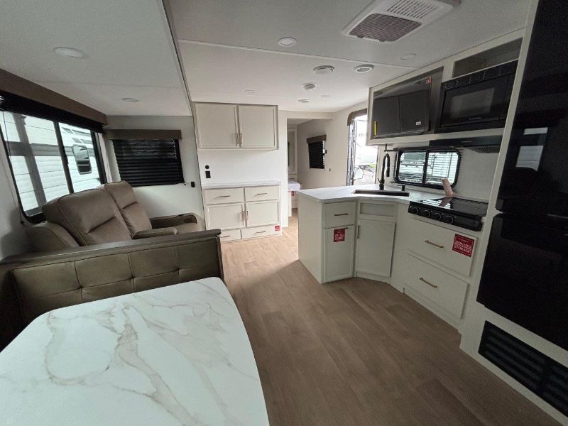 2026 Grand Design Transcend 325BHT - Image 6