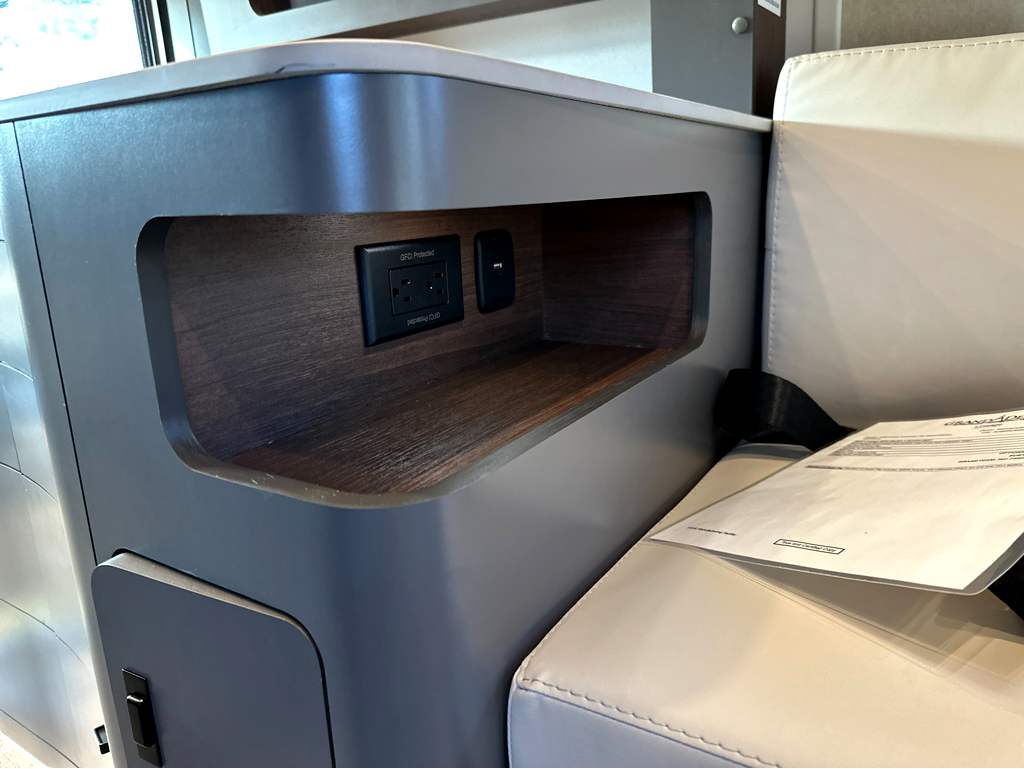 2027 GRAND DESIGN LINEAGE SERIESVP LVP2 - Image 16