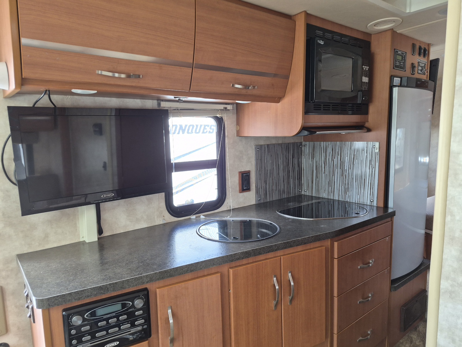 2012 Winnebago View Profile 24G - Image 10