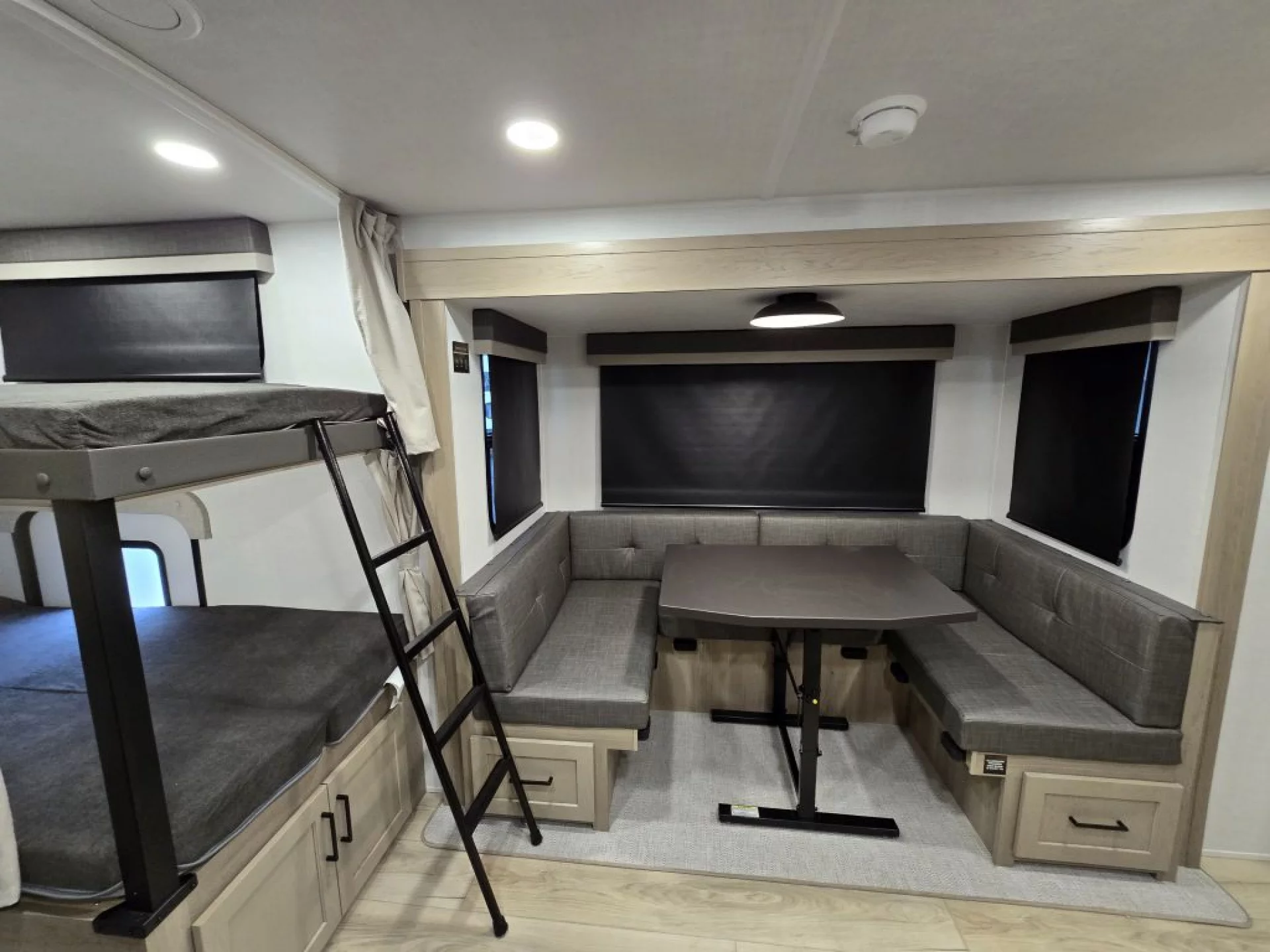 2026 FOREST RIVER ROCKWOOD MINI LITE 2520BH - Image 10