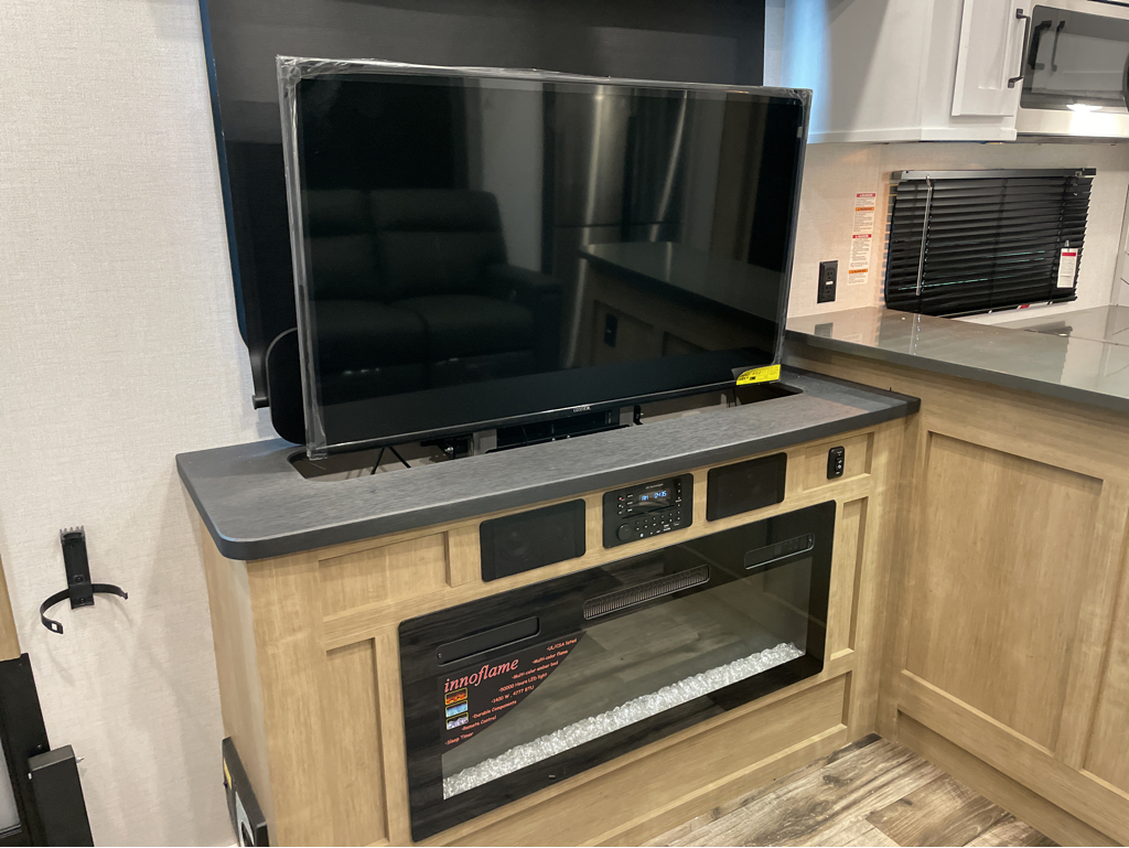 2022 Keystone Raptor 351 - Image 8