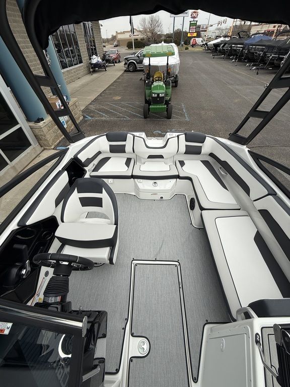 2025 Yamaha Boats AR195 - Image 10