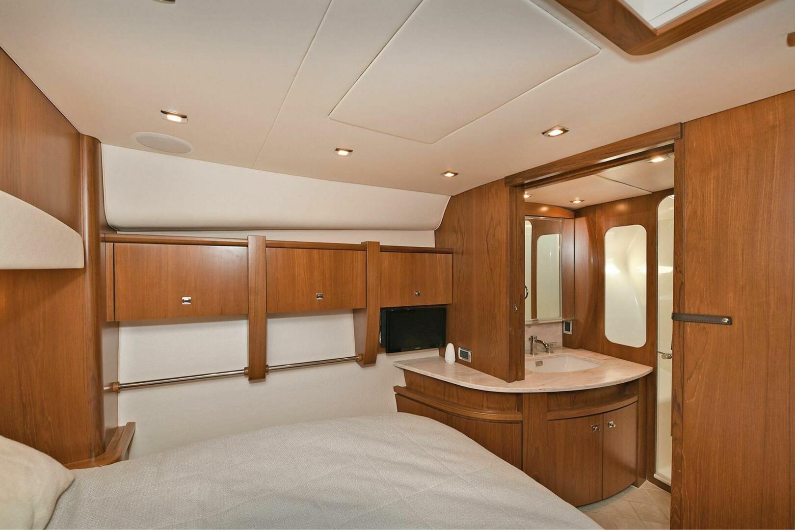 2015 Tiara Yachts 48 Convertible - Image 27