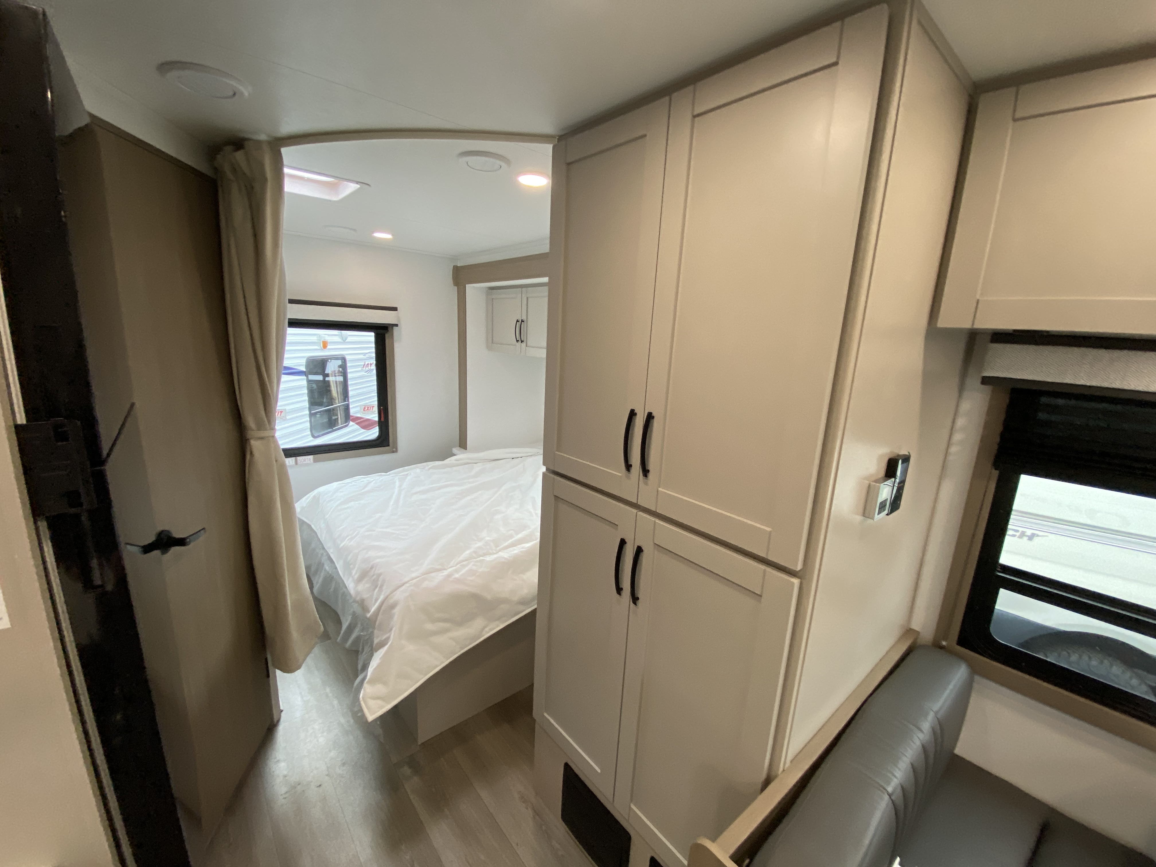 2027 Entegra Coach Odyssey SE 22C - Image 17