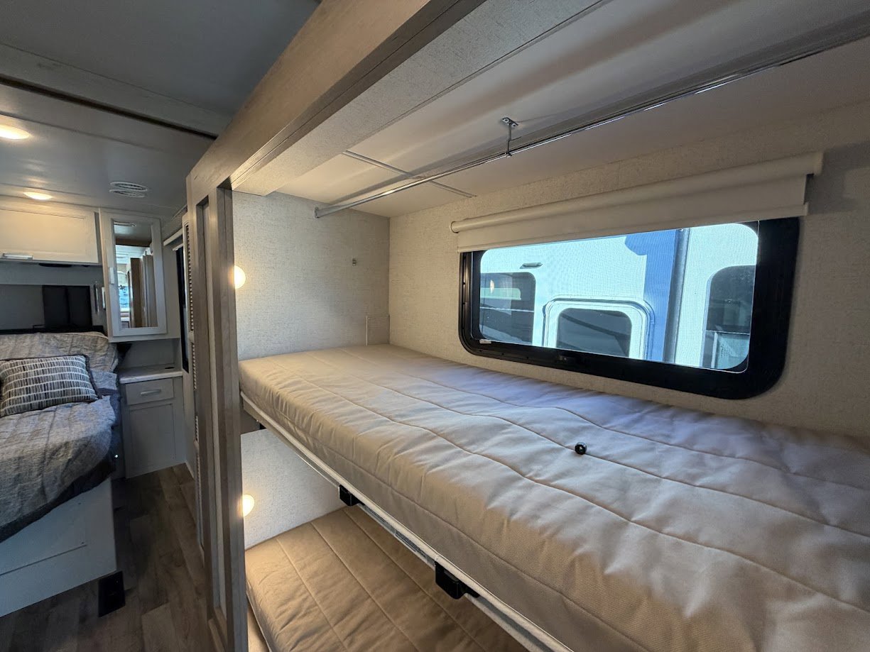2026 THOR MOTOR COACH PALAZZO 33.5 - Image 37