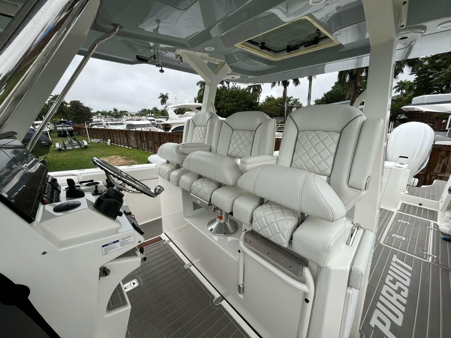 2021 Pursuit S378 - Image 11