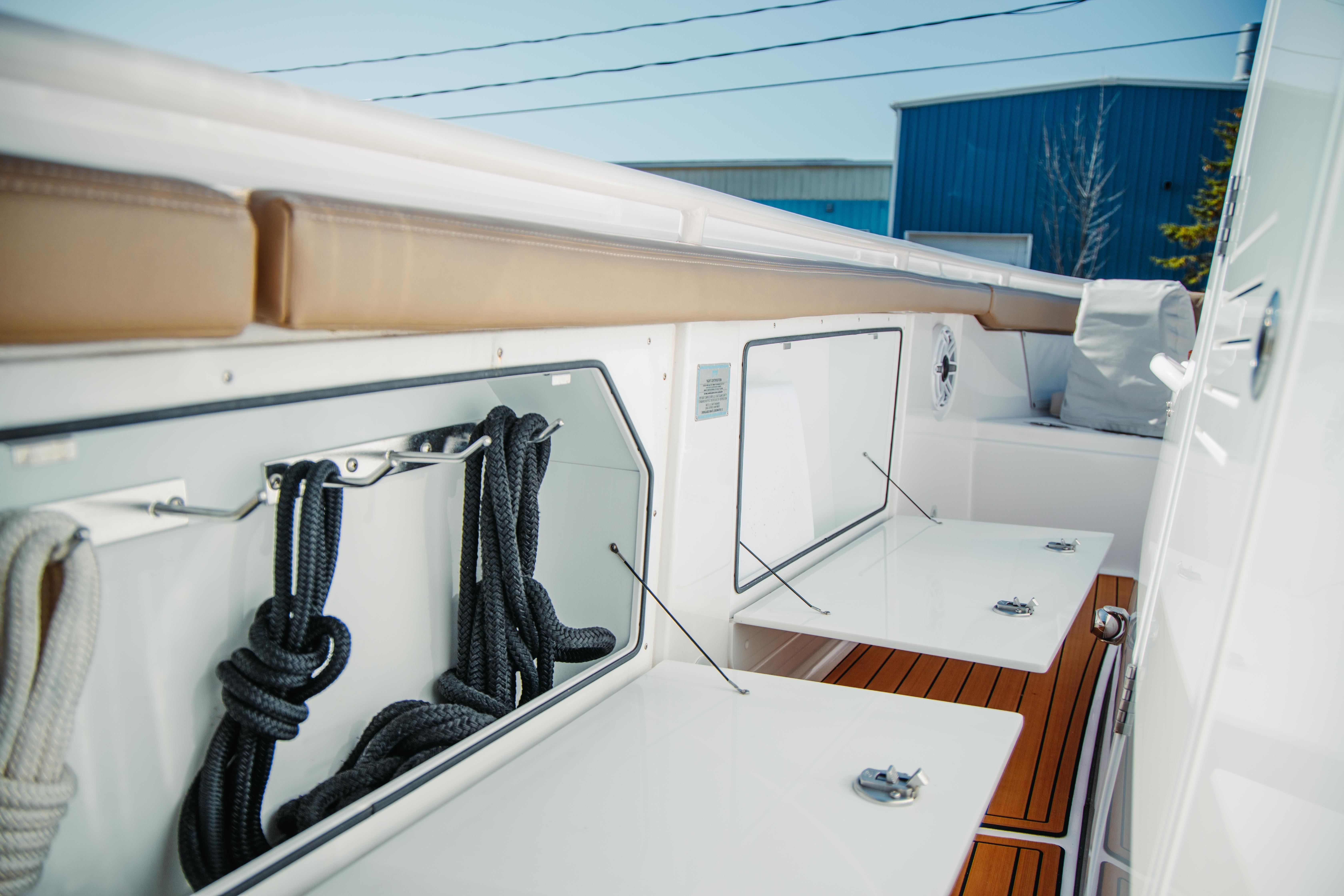 2024 Everglades 315 Center Console Standard - Image 60